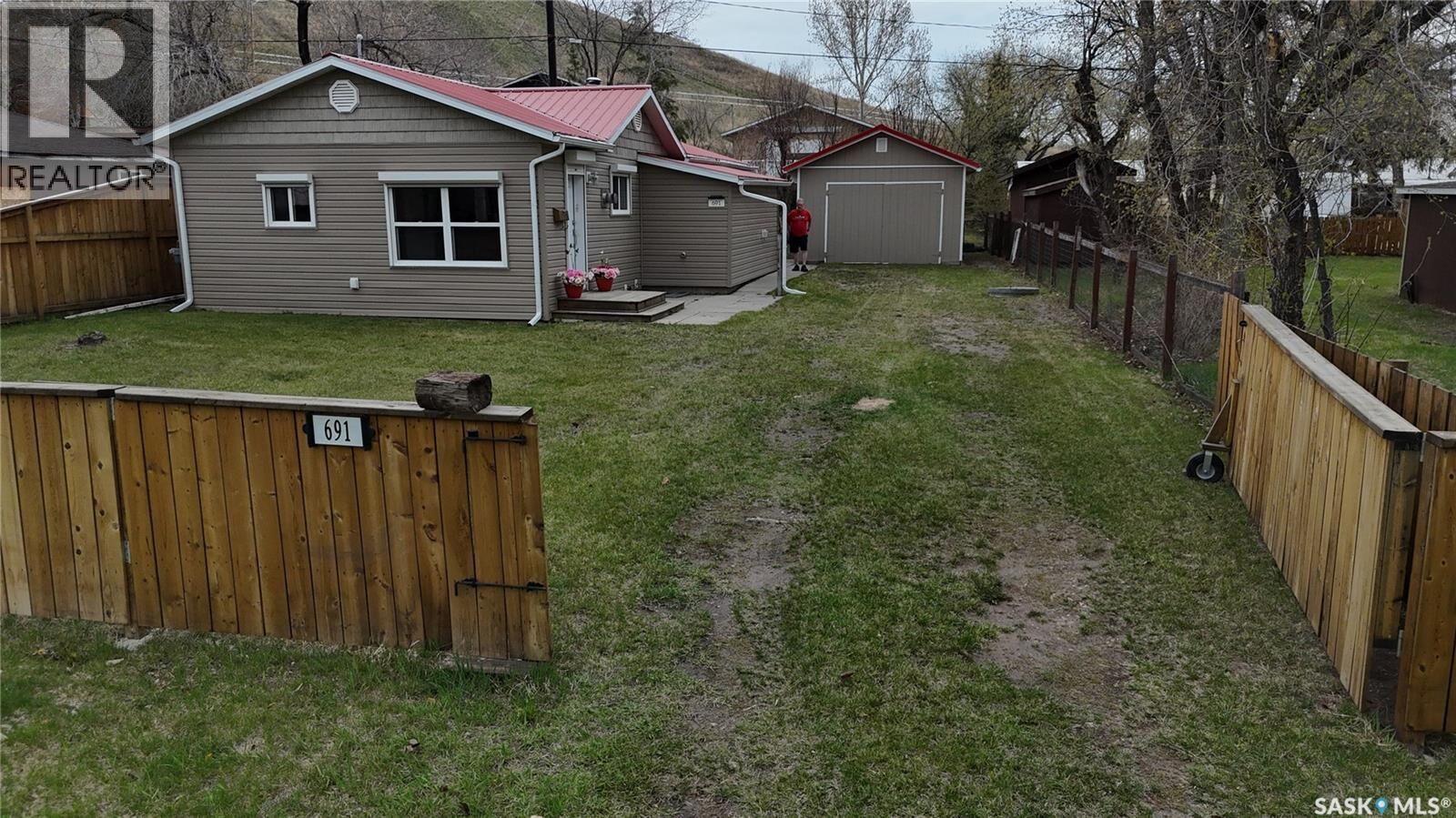 Property Photo:  691 Joseph Crescent  SK S0M 0L0 