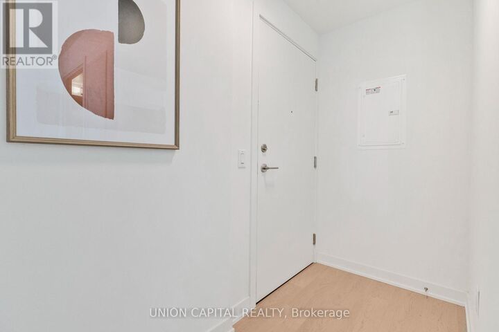 Property Photo: 252 Church Street 3111 ON M5B 0E6