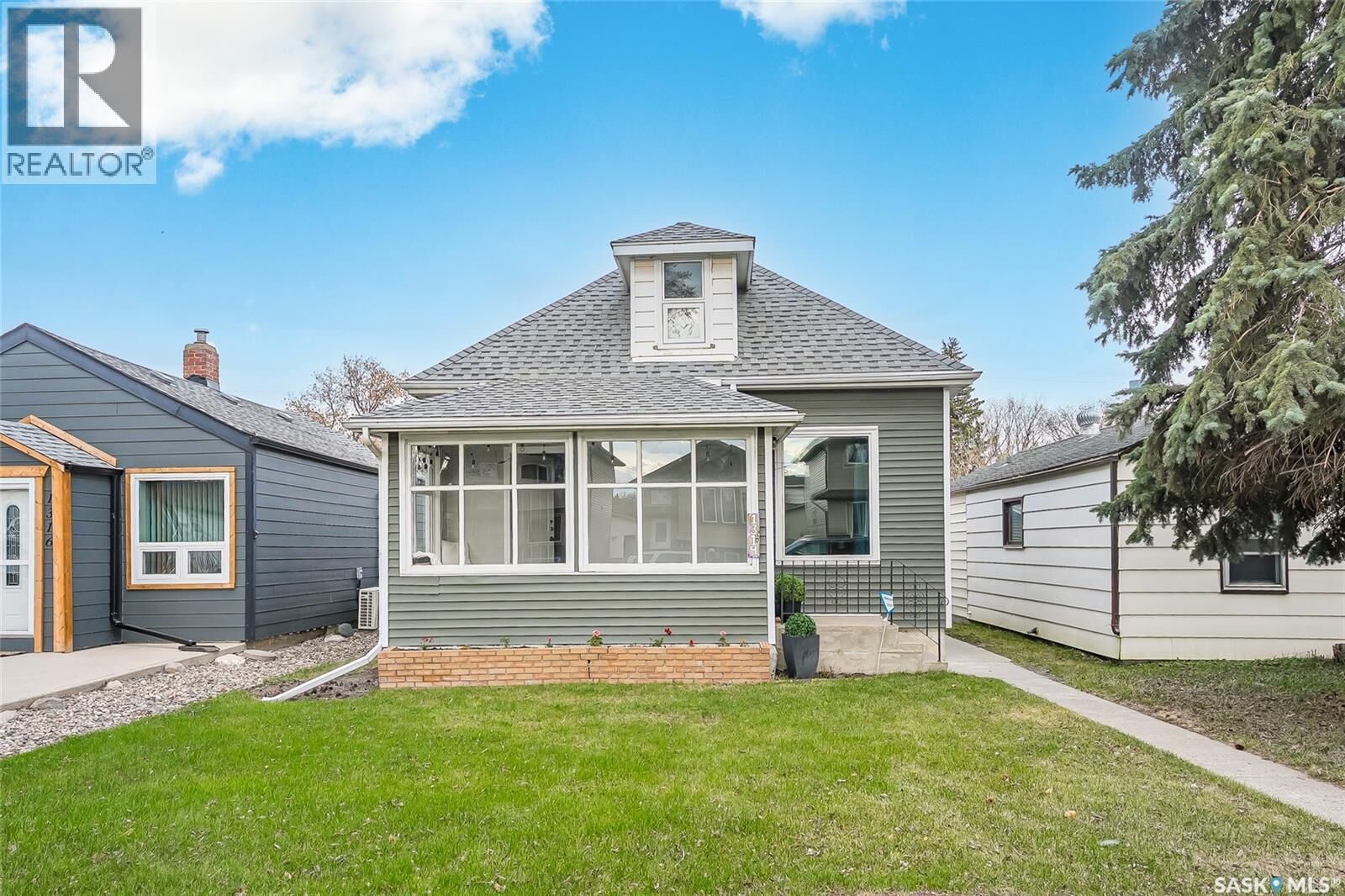 Property Photo:  1314 6th Avenue N  SK S7K 2T8 