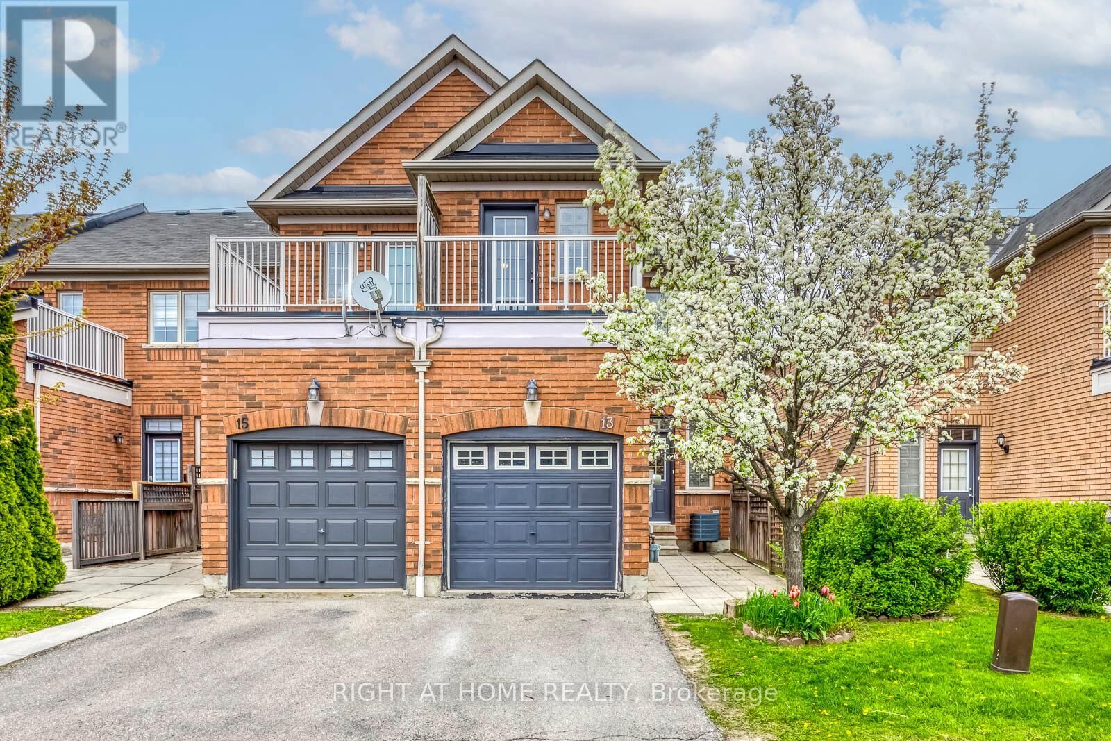 Property Photo:  1015 Galesway Boulevard 13  ON L5V 0A8 
