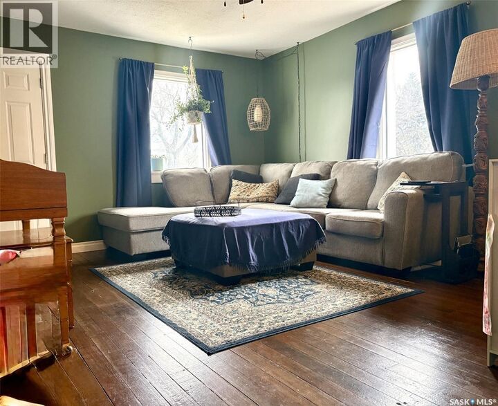 Property Photo:  270 2nd Avenue N  SK S3N 1G9 