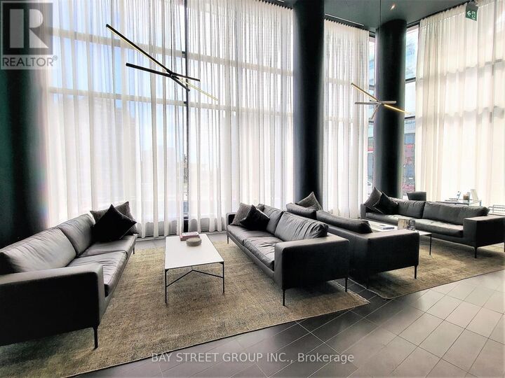 Property Photo:  3900 Confederation Parkway 2504  ON L5B 0M3 
