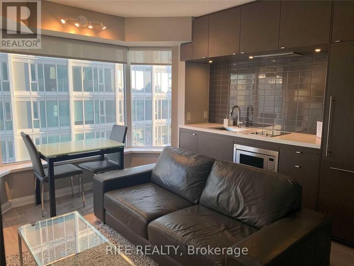 Property Photo:  155 Yorkville Avenue 1709  ON M5R 1C4 