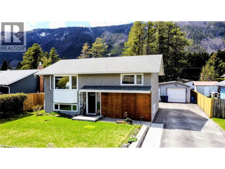 457 Mountain Ash Crescent — photo 1