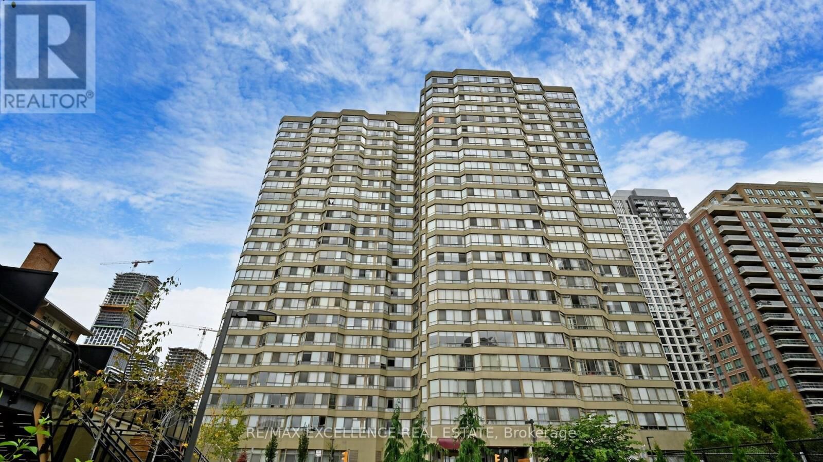 Property Photo:  3605 Kariya Drive 1504  ON L5B 3J4 