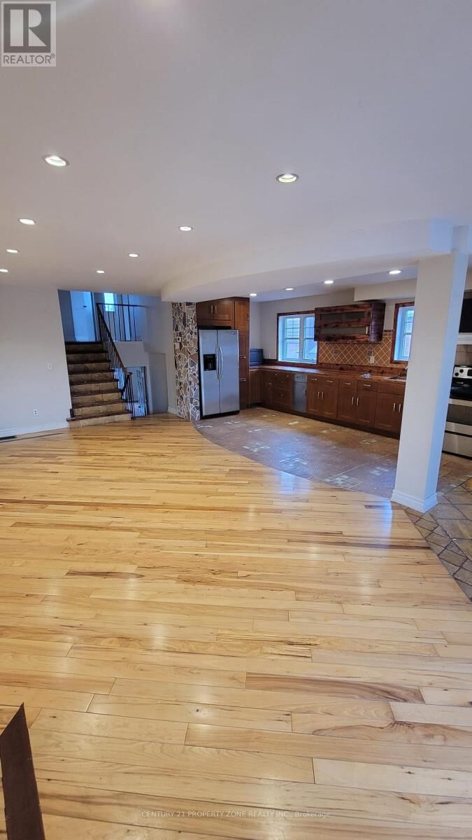 Property Photo:  44 Rotherglen (Main) Court  ON L6X 2S1 