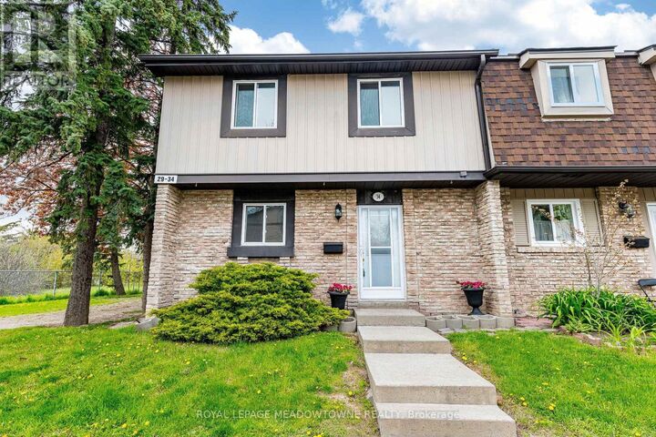 Property Photo:  93 Hansen Road North 34  ON L6V 3C8 