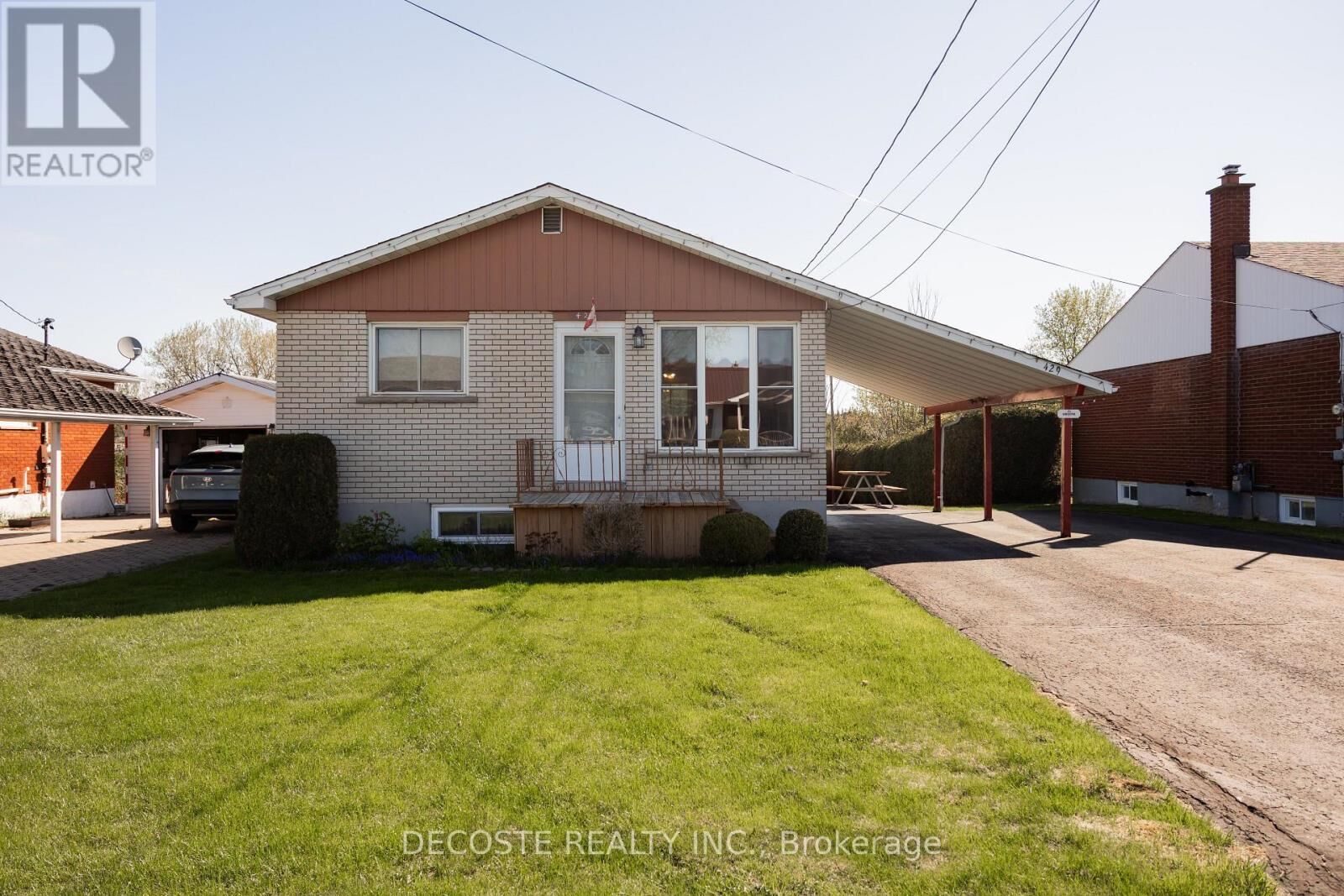Property Photo:  429 Dominion Street South  ON K0C 1A0 