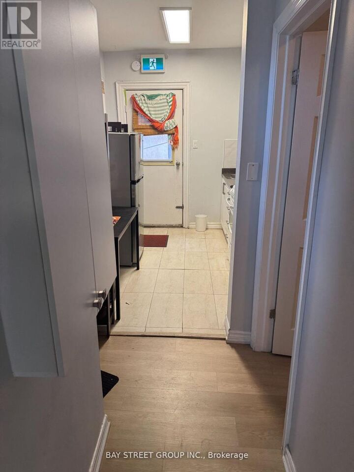 Property Photo:  189 Dundas Street West 2nd Flr  ON M5G 1C7 