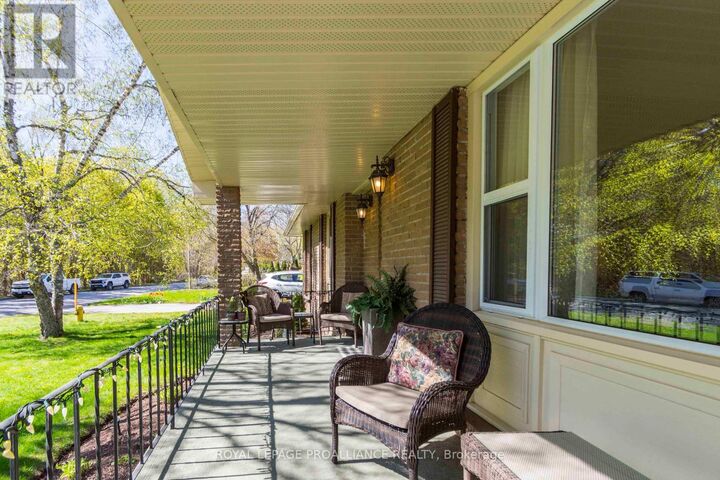 Property Photo:  5 Parkside Drive  ON K8V 5L6 