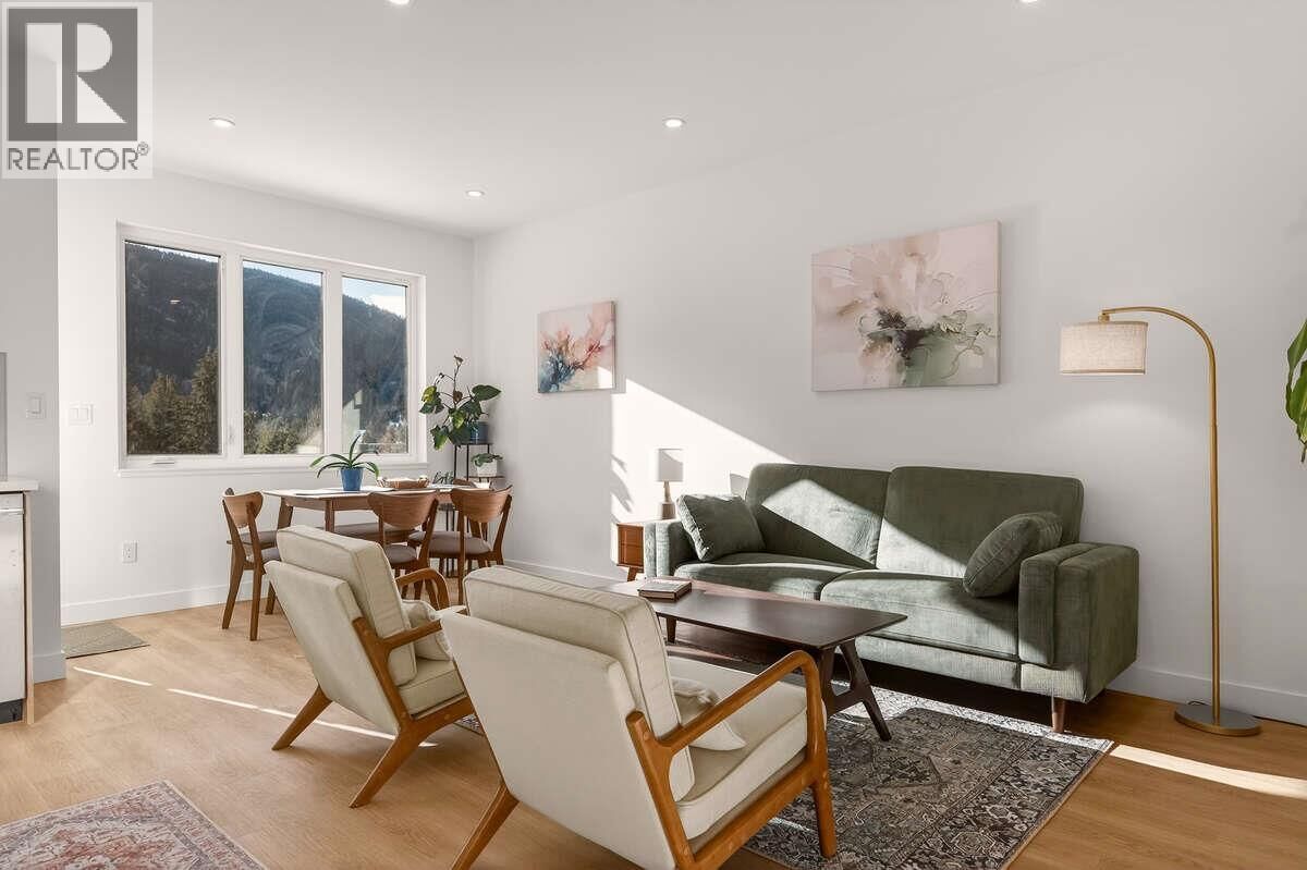 Property Photo:  2224 Falls Street B  BC V1L 1K4 