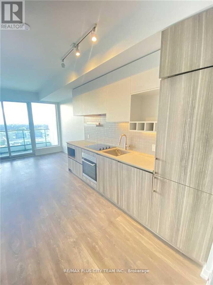 Property Photo:  5 Buttermill Avenue 3705  ON L4K 0J5 