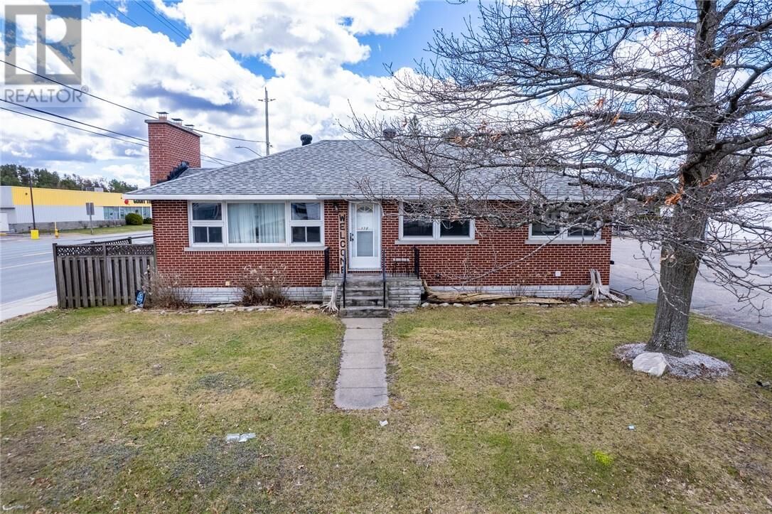 Property Photo:  138 Fleming Street  ON P5E 1E1 