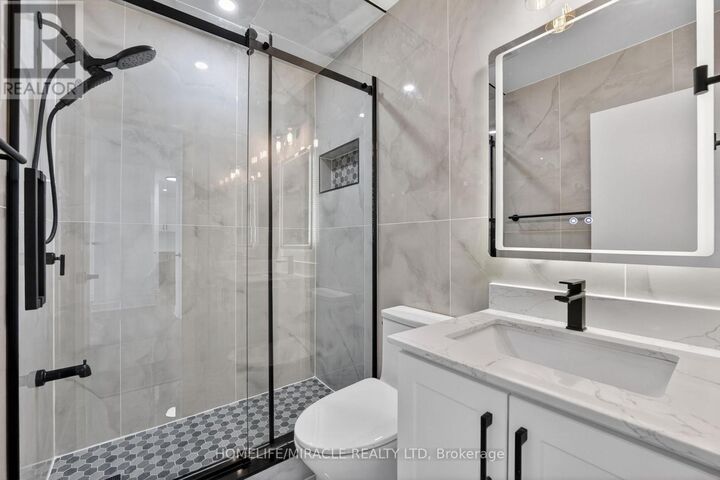 Property Photo:  456 Carlton Street 5  ON L2M 4X1 