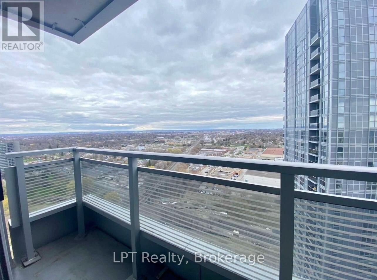 Property Photo:  255 Village Green Square 2509  ON M1S 0N4 