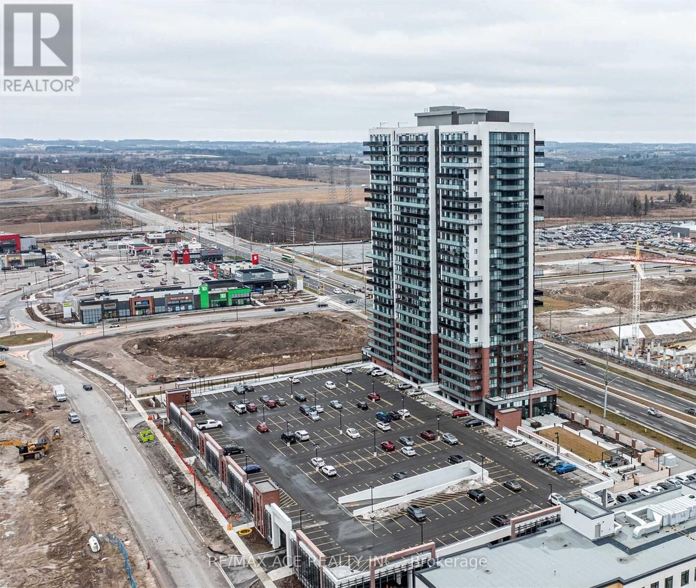 Property Photo:  2550 Simcoe Street North 1402  ON L1L 0R5 