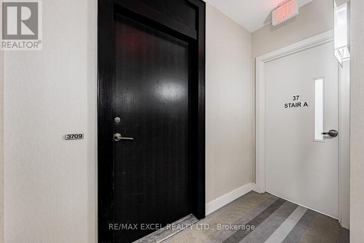 Property Photo: 33 Charles Street East 3709 ON M4Y 1R9