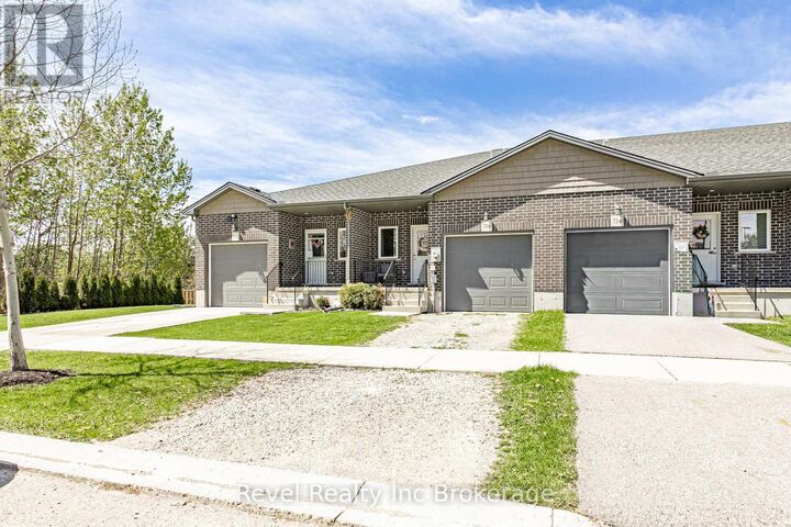 Property Photo:  538 Lampman Place  ON N4S 8L6 