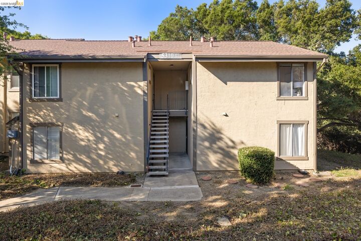 Property Photo:  5310 Ridgeview Cir 2  CA 94803 
