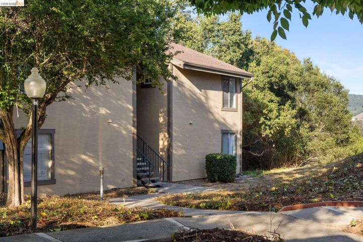 Property Photo:  5310 Ridgeview Cir 2  CA 94803 