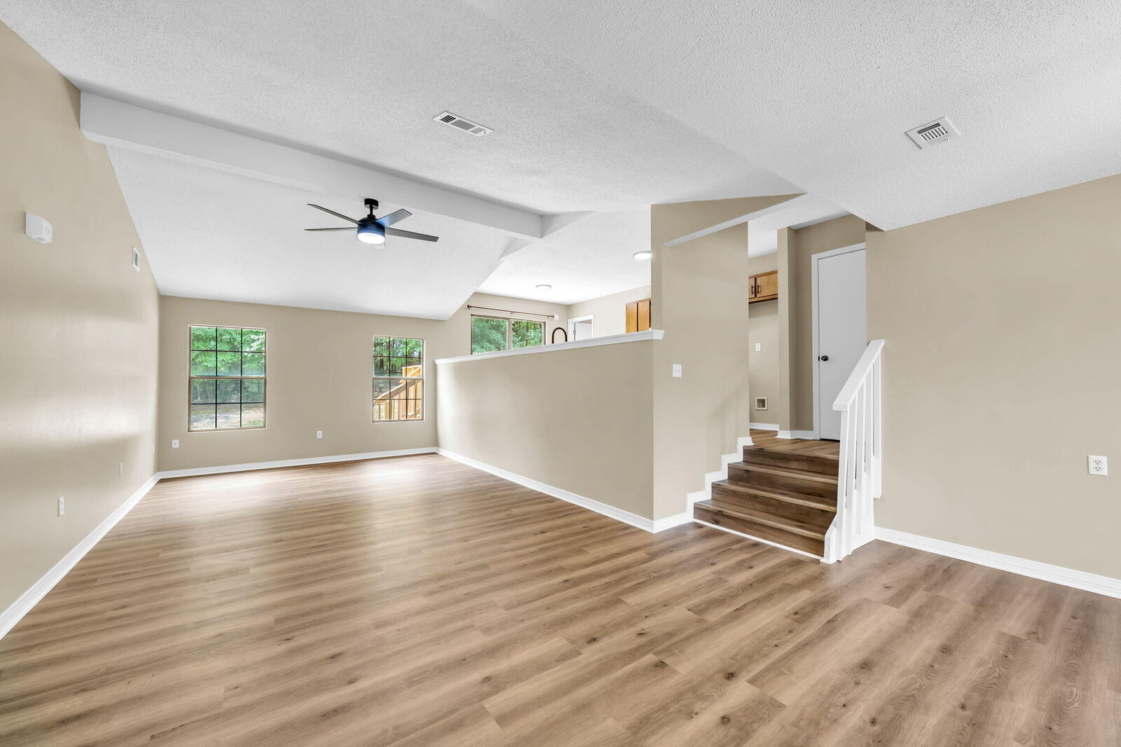 Property Photo: 5998 Creekside Circle FL 32536