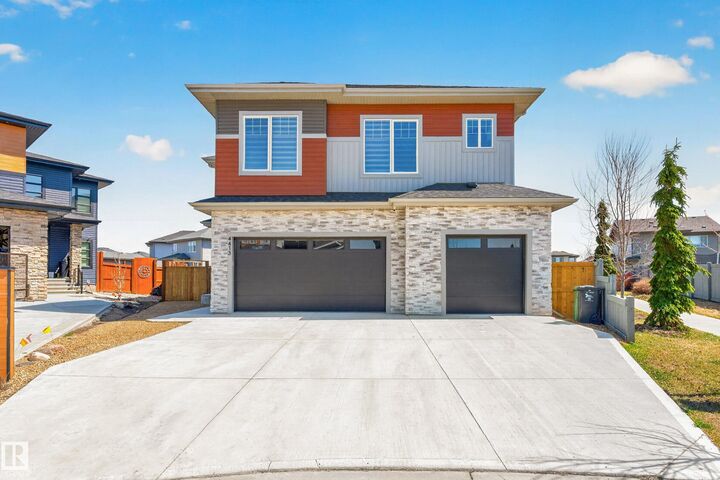 Photo de la propriété:  4413 39 Street  AB T4X 2B7 