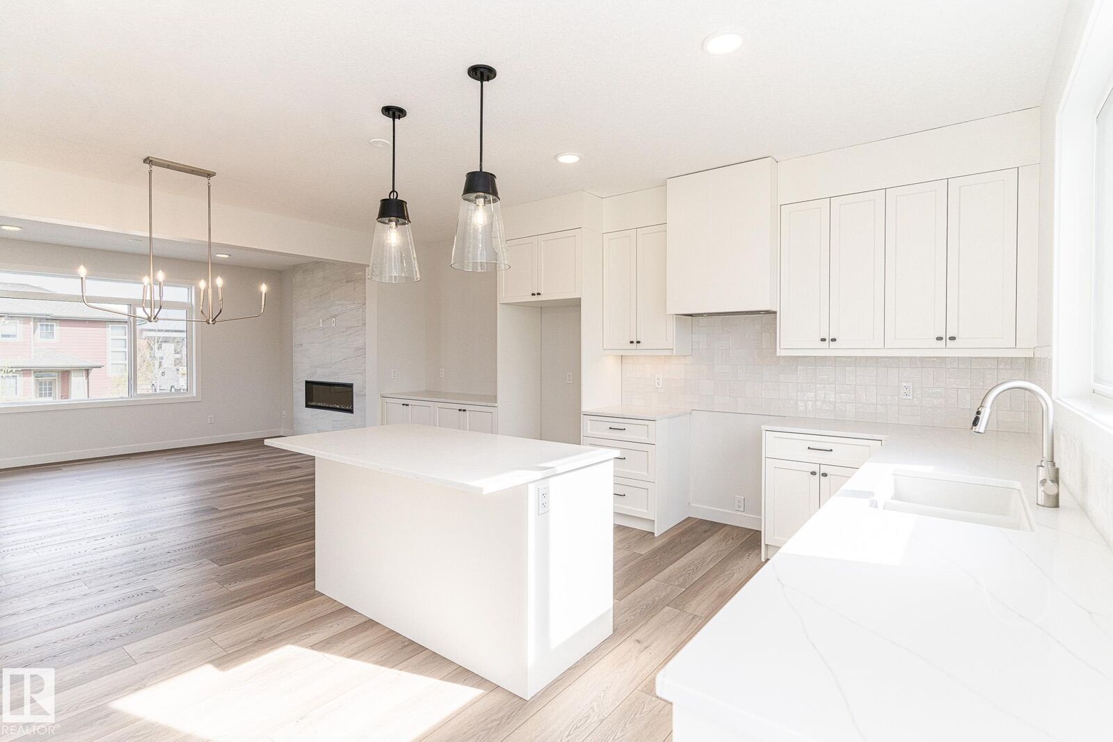 Property Photo:  7135 May Crescent NW  AB T6R 0V9 