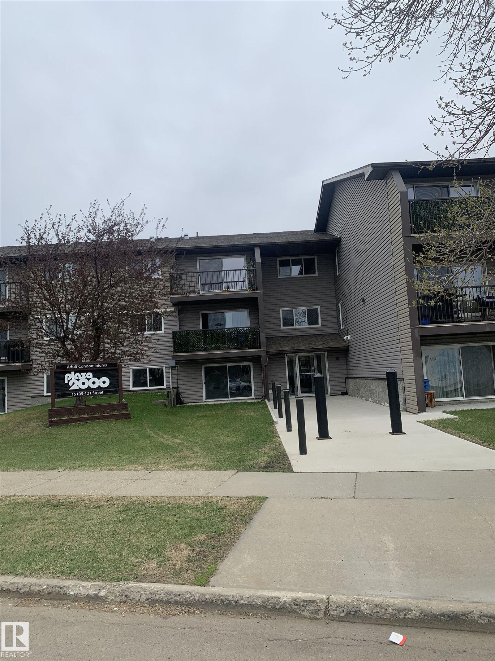 Property Photo:  15105 121 Street NW 121  AB T5X 2G3 