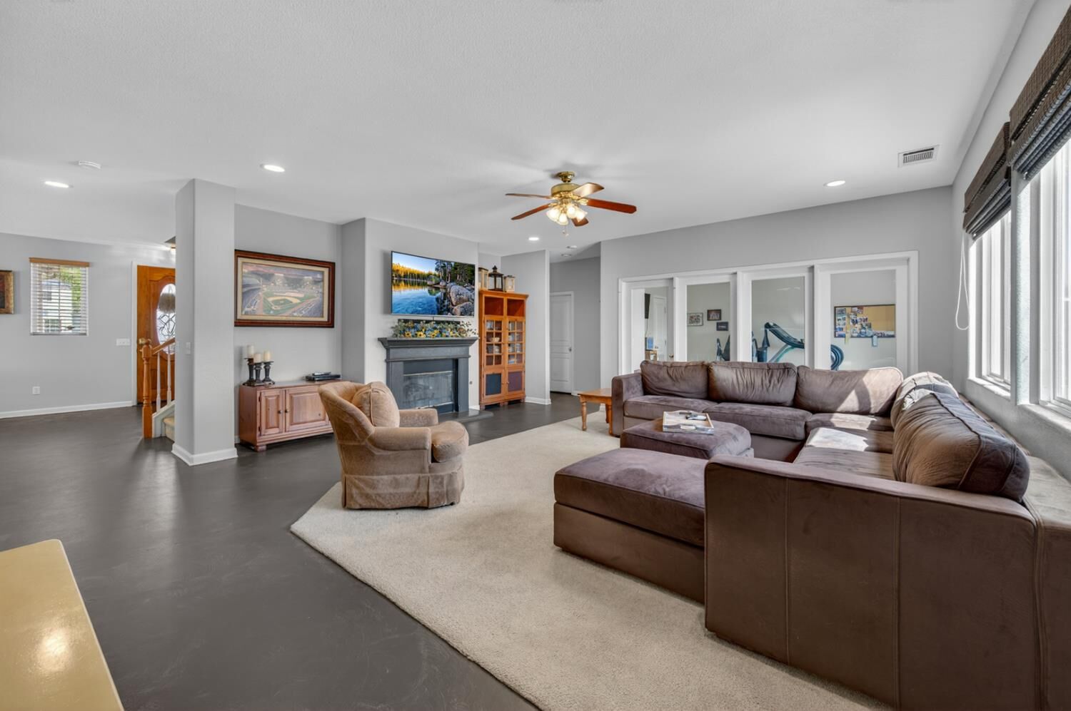 Property Photo: 5821 W Sunnyview Avenue CA 93291