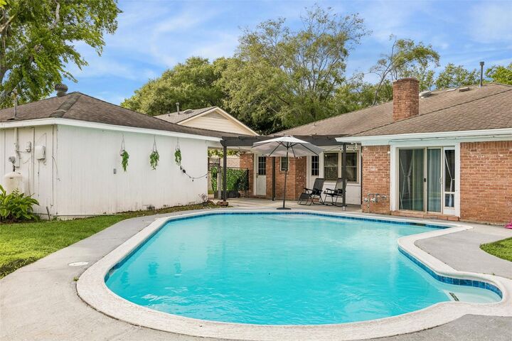 Property Photo:  7711 Twin Hills Drive  TX 77071 