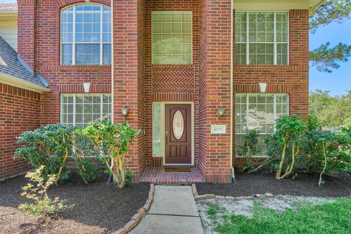 Property Photo: 9915 Willow Crossing Drive TX 77064