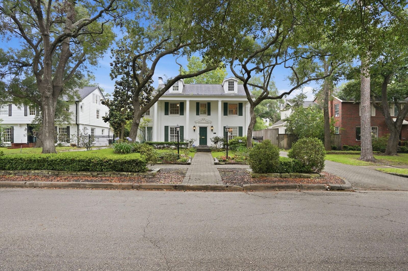 Property Photo: 1914 Canterbury Street TX 77030
