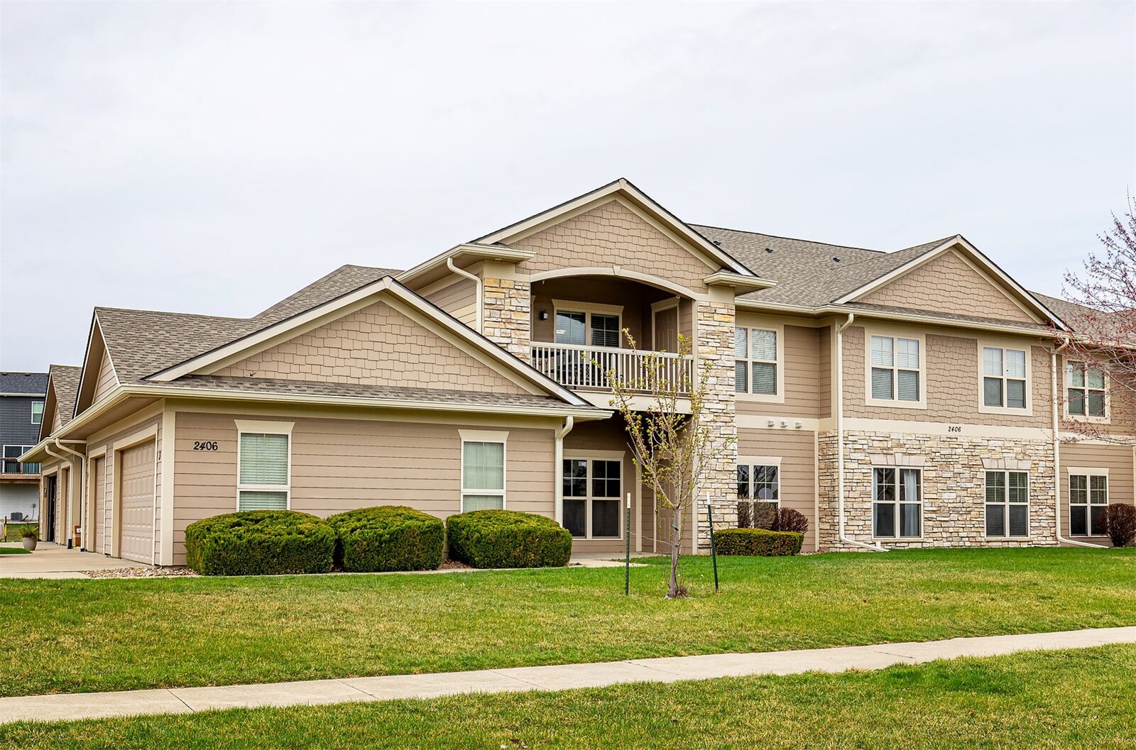 Property Photo:  2406 NE Oak Drive 3  IA 50021 