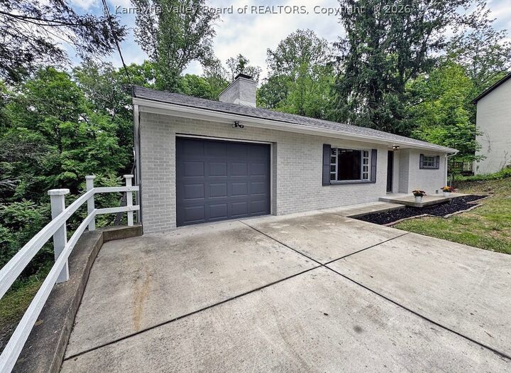 Property Photo: 1323 Dorsey Road WV 25314