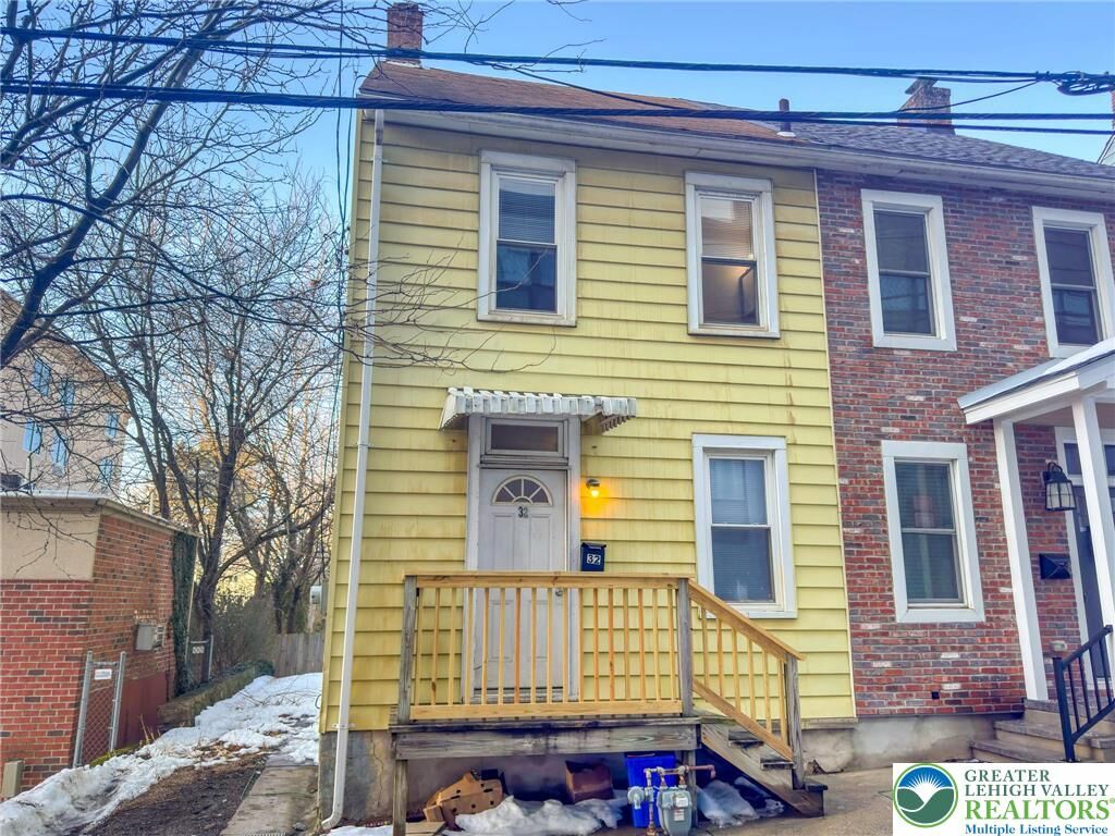 Property Photo:  32 W Raspberry Street  PA 18018 