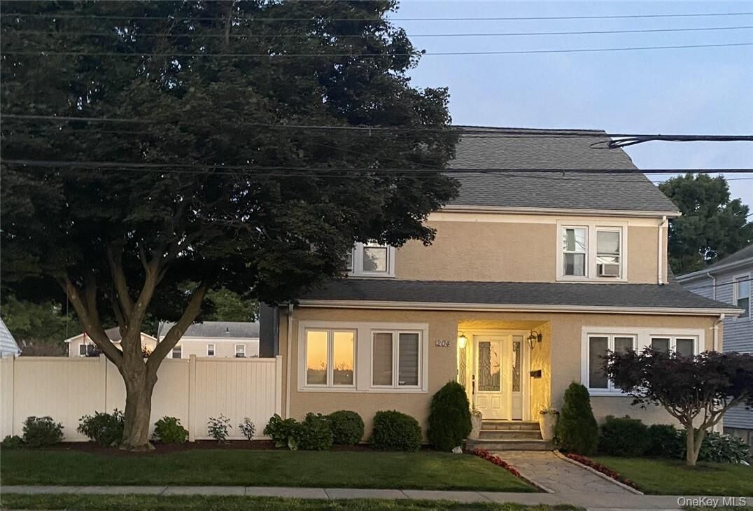Property Photo:  204 Lakeview Avenue  NY 10604 