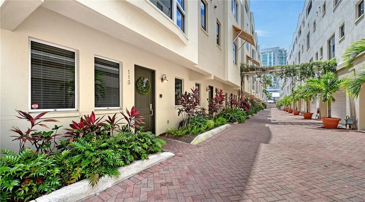 Property Photo:  235 Cocoanut Avenue 113C  FL 34236 