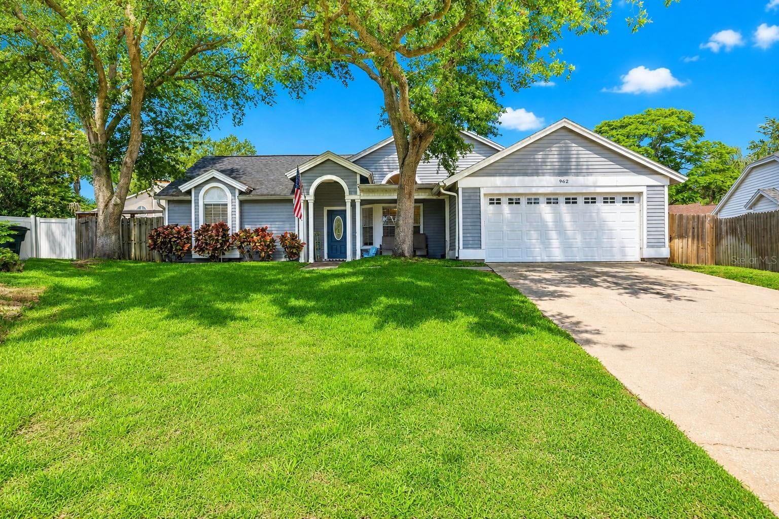 Property Photo: 962 Edgehill Drive FL 34684