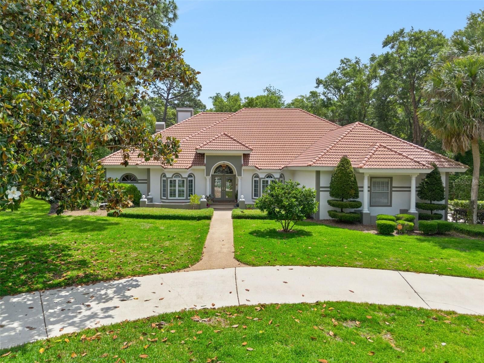 Property Photo:  628 E Club Circle  FL 32779 