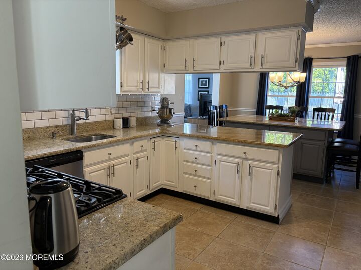 Property Photo:  4 Tanglewood Drive  NJ 08005 
