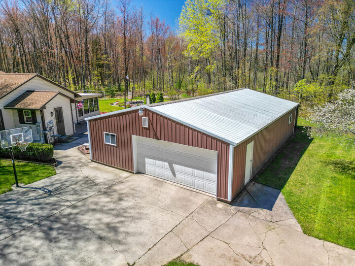 Property Photo: 10343 N Walnut Avenue MI 49309