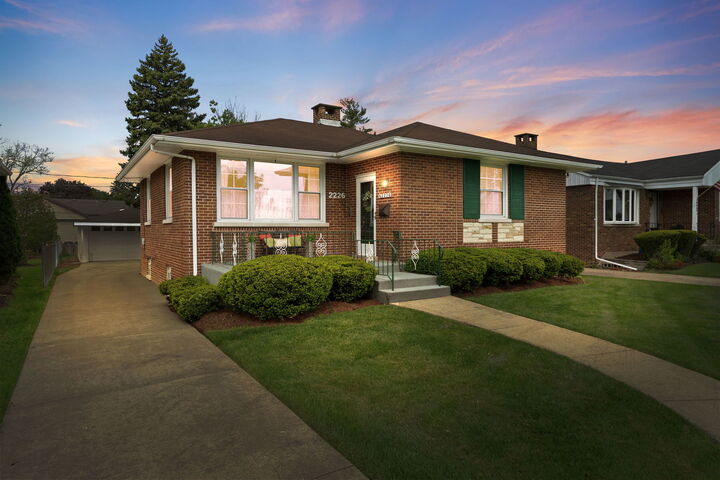 Property Photo:  2226 Hawthorne Avenue  IL 60154 