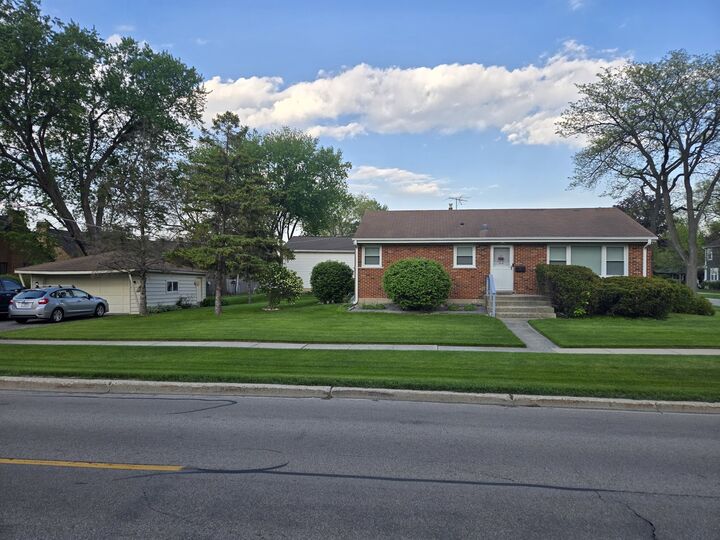 Property Photo: 58 W Comfort Street IL 60067