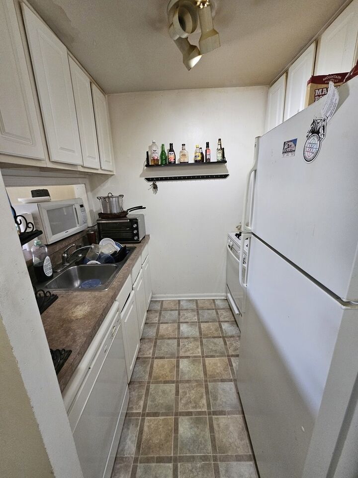 Property Photo:  1870 Tall Oaks Drive 2101  IL 60505 
