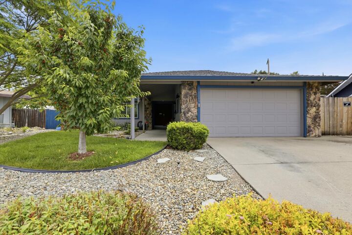 Property Photo: 1109 Augusta Way CA 95661