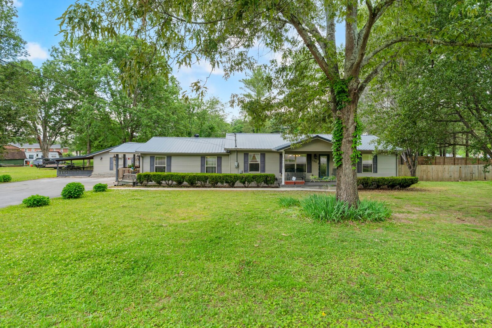 Property Photo: 165 Tanglewood Trl TN 37330