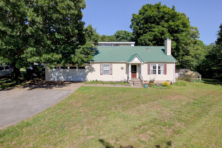 Property Photo: 4507 Highway 48 TN 37051