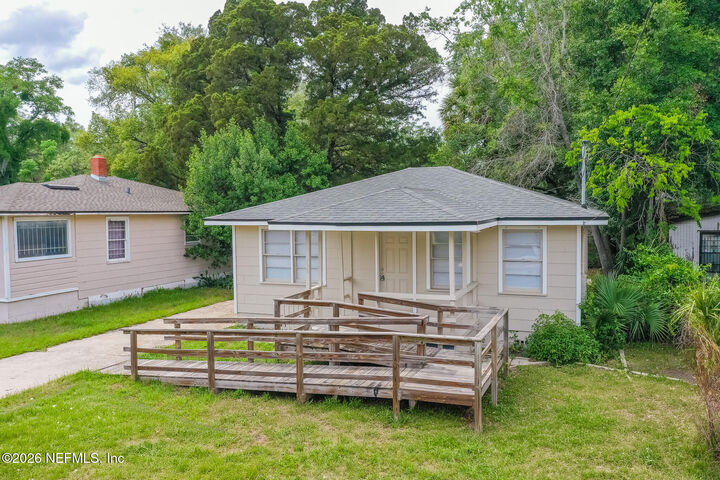 Property Photo: 739 Lynton Street FL 32208