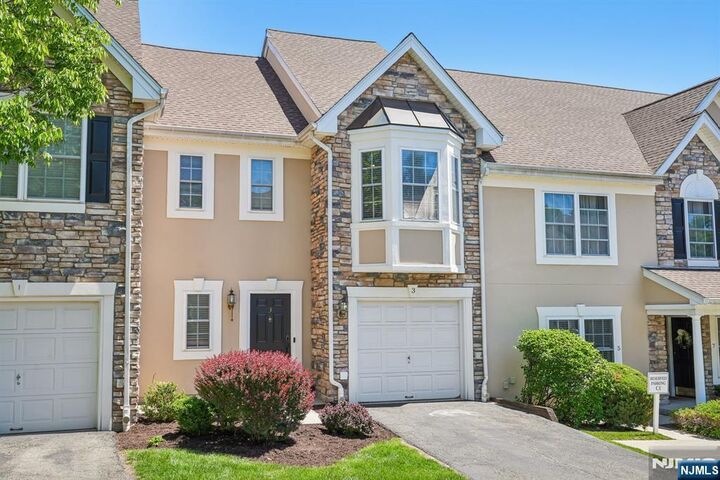 Property Photo:  3 Peach Tree Lane  NJ 07508 