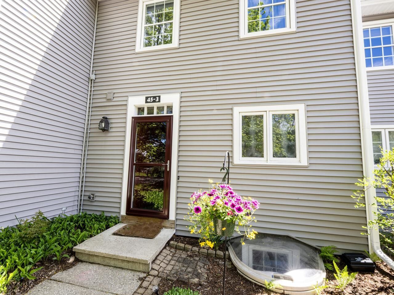 Property Photo:  45 Village Commons  VT 05446 